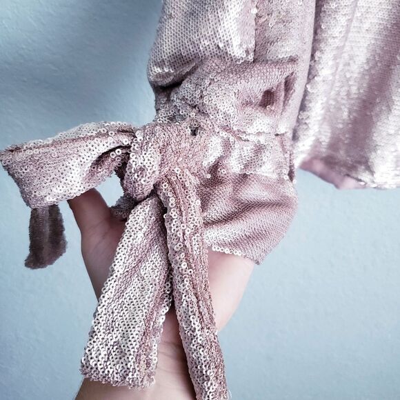 C/MEO Collective Pink Sequin Long Sleeve V-neck Top - Picture 2 of 9